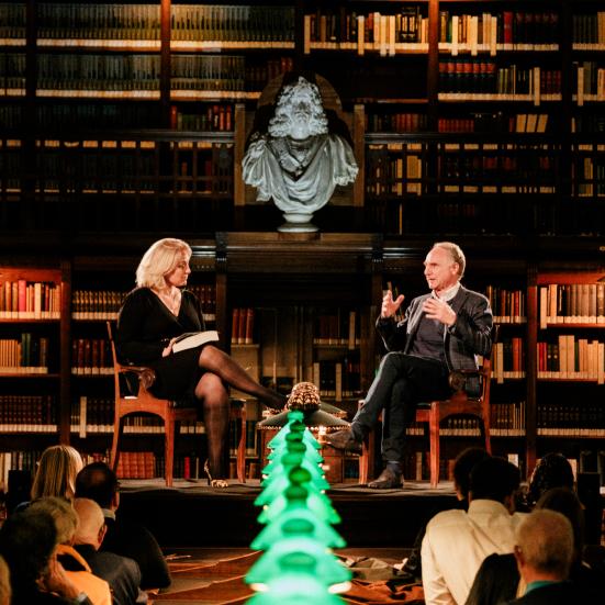 Dan Brown i KB Gammel Læsesal. Foto af Malthe Ivarsson.