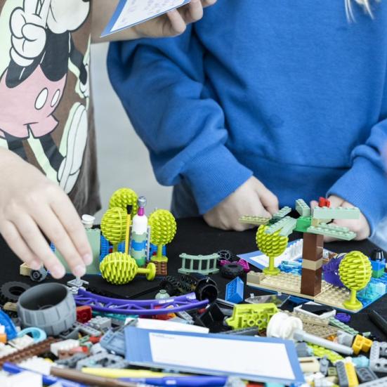 LEGO - build the change