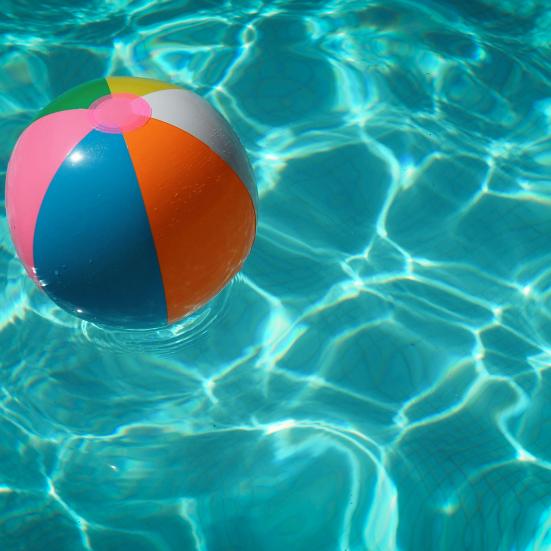 Badebold i pool