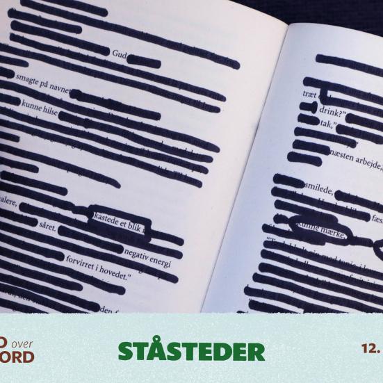 Åben bog hvor nogle ord er overstreget
