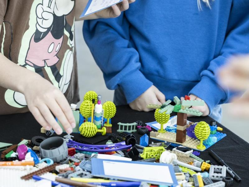 LEGO - build the change