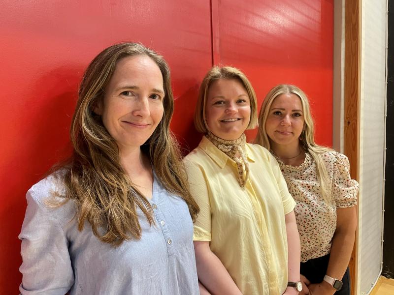 Terese Line og Camilla, som står bag KreaKram - bibliotekets kreative værksted