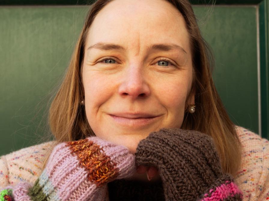 Freja Hoffgaard. En dag med strik.