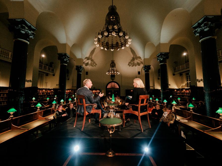 Dan Brown i KB Gammel Læsesal. Foto af Malthe Ivarsson.