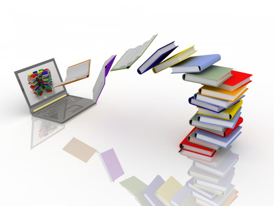 billede af laptop og bøger